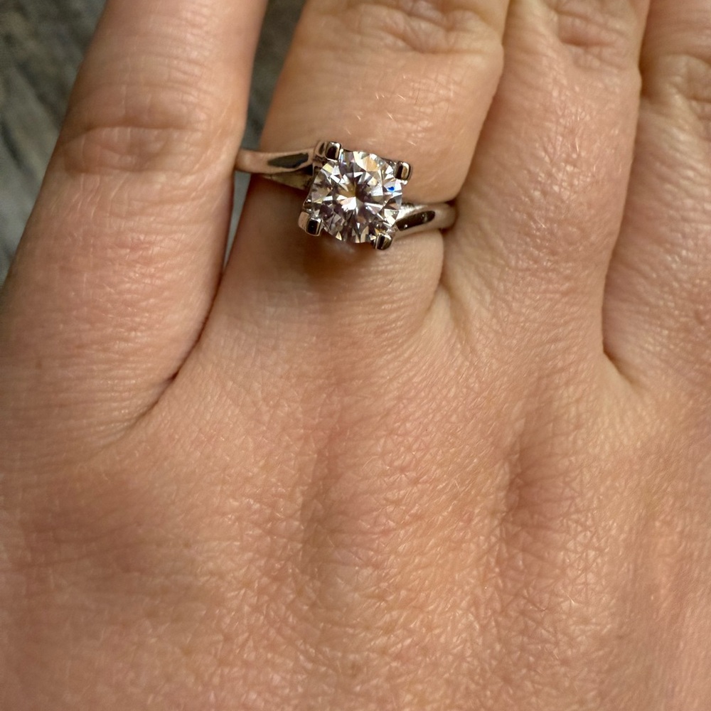 Elegant Silver 925 Moisanite Ring - Size 7 Ring - Engagement Ring